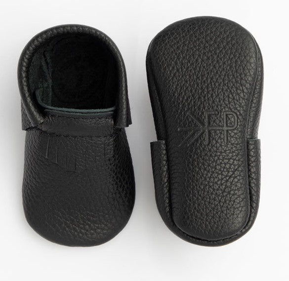 Freshly picked black moccasins sale